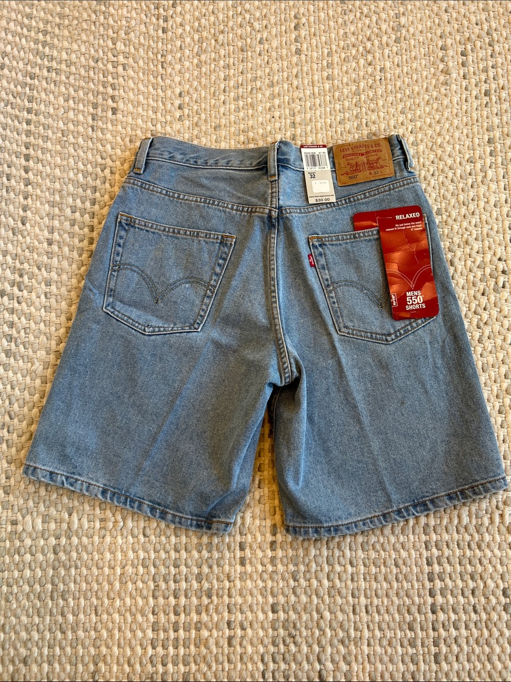 Levi’s 550 relaxed fit jean short size 32 NWT